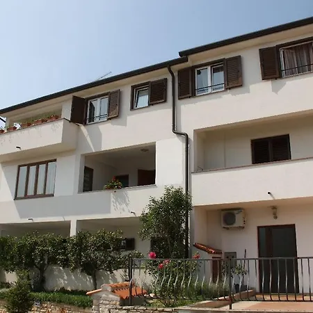 Spacious New App For 5 Persons, Close Beach&city