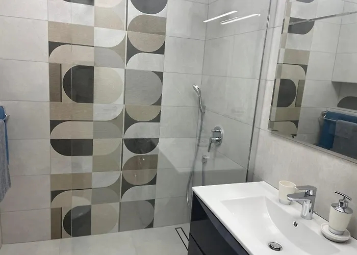 Spacious New App For 5 Persons, Close Beach&city Διαμέρισμα *