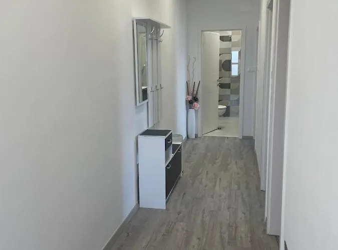 Spacious New App For 5 Persons, Close Beach&city Διαμέρισμα *