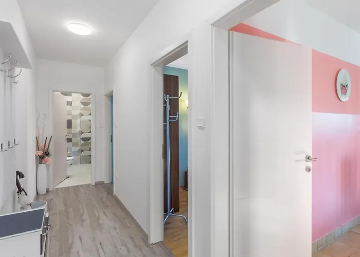 Spacious New App For 5 Persons, Close Beach&city Διαμέρισμα