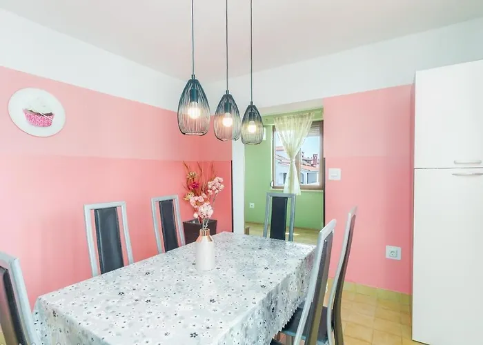 Spacious New App For 5 Persons, Close Beach&city * Πόρετς