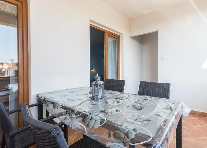 Spacious New App For 5 Persons, Close Beach&city Πόρετς