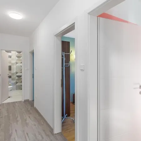 Spacious New App For 5 Persons, Close Beach&city Lägenhet