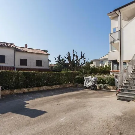 Spacious New App For 5 Persons, Close Beach&city Apartment *