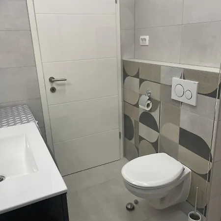 Spacious New App For 5 Persons, Close Beach&city