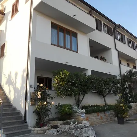 Spacious New App For 5 Persons, Close Beach&city דירה